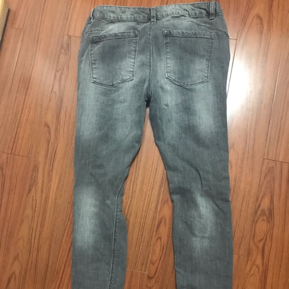 Revamped Denim-Skinny Jeans - Picture 3 of 3